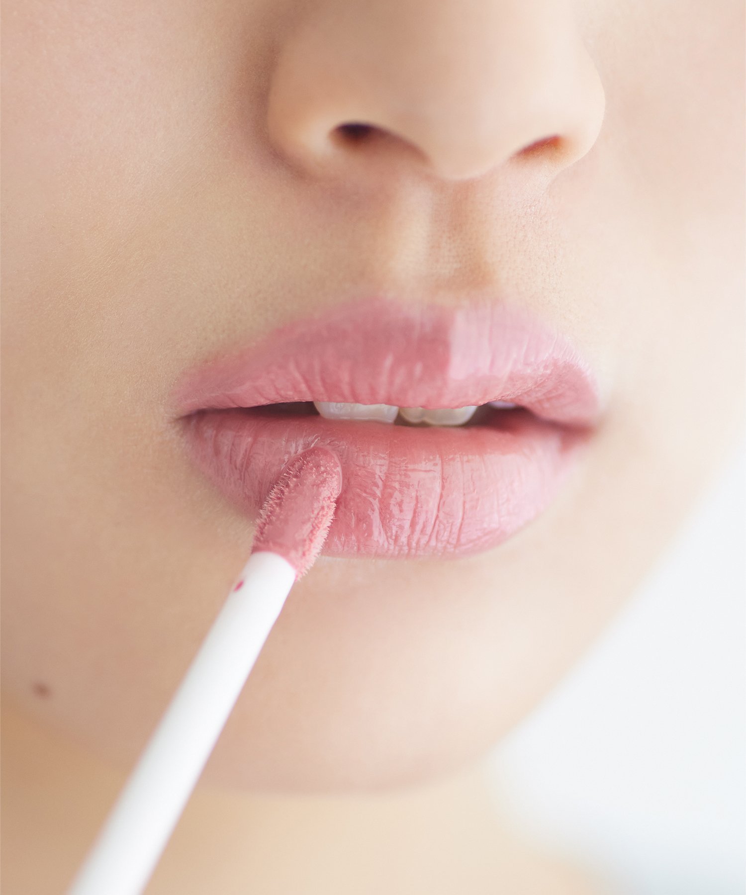 Блеск для губ Цветное масло Petal Essence Color Butter 12 To/One, Beige Pink — фото 3