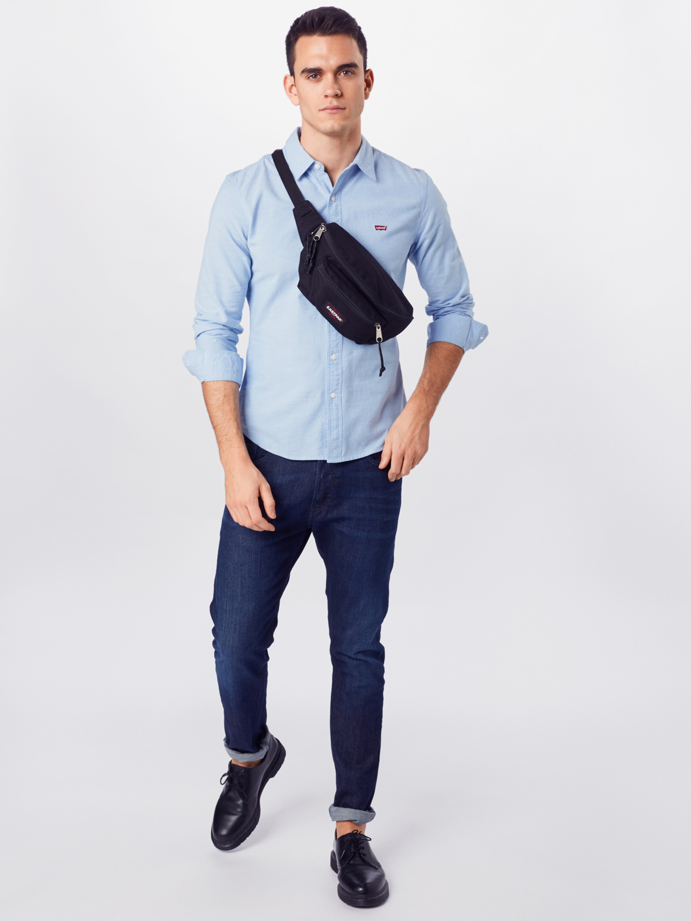 LEVI'S  Рубашка на пуговицах приталенного кроя 'Battery Housemark Slim Fit Shirt' в светло-голубом цвете — фото 4