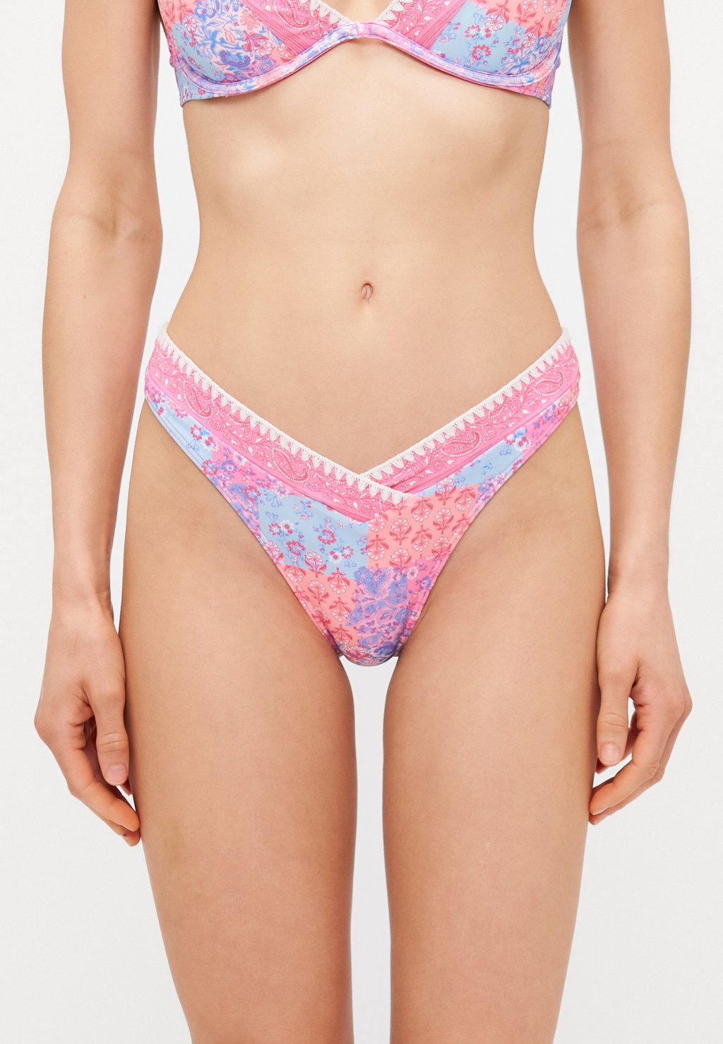 

Плавки бикини FLAT CHEEKIEST Hollister Co., розовый