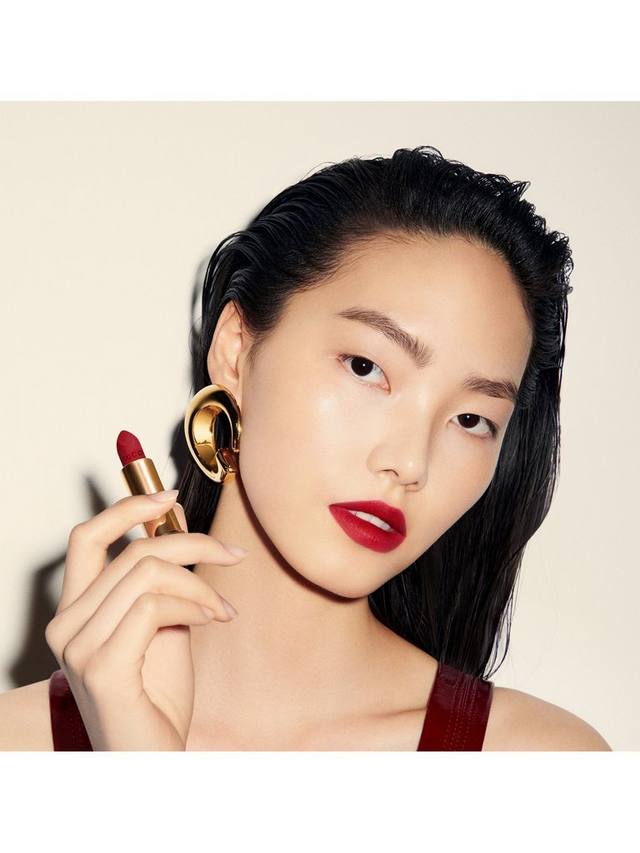 Матовый карандаш для губ Rouge À Lèvres Gucci, 404 Cassie Magenta — фото 3