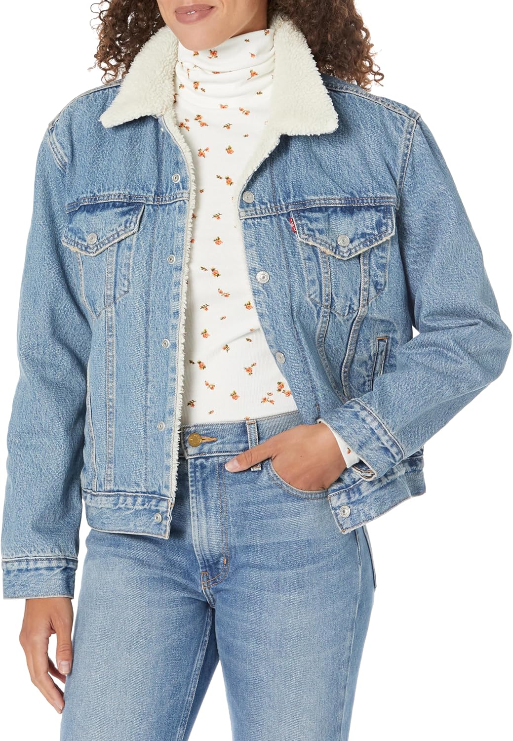 

Levi's Женская куртка-шейка Sherpa Trucker Ex-Boyfriend (доступна в размерах plus), New Notes