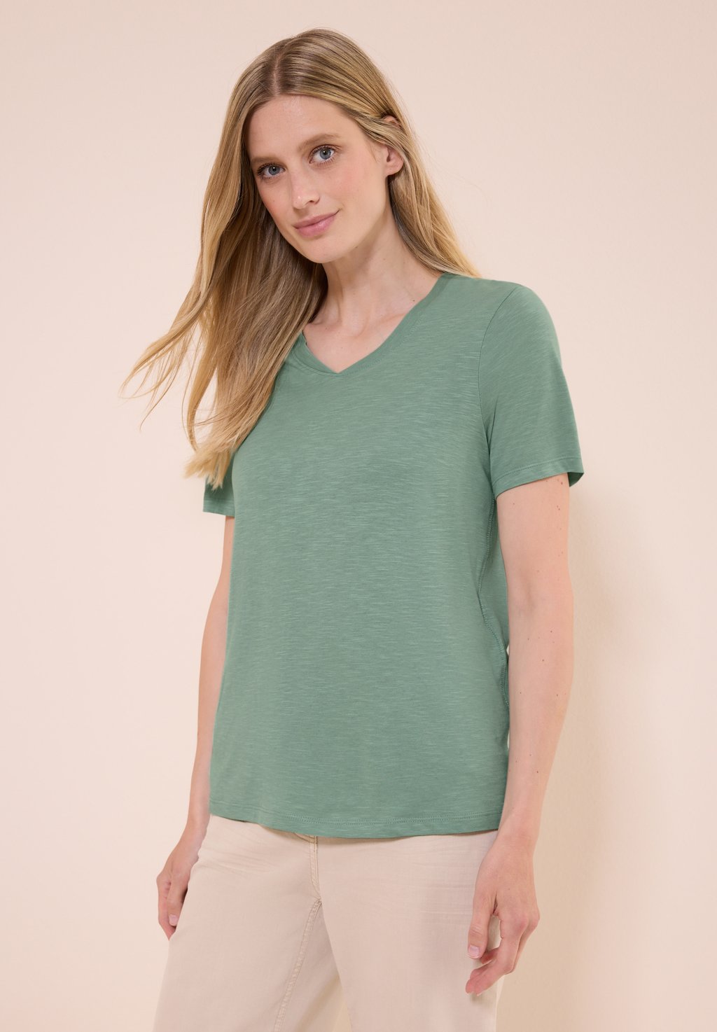 

Базовая футболка V-NECK Cecil, металлик зеленый