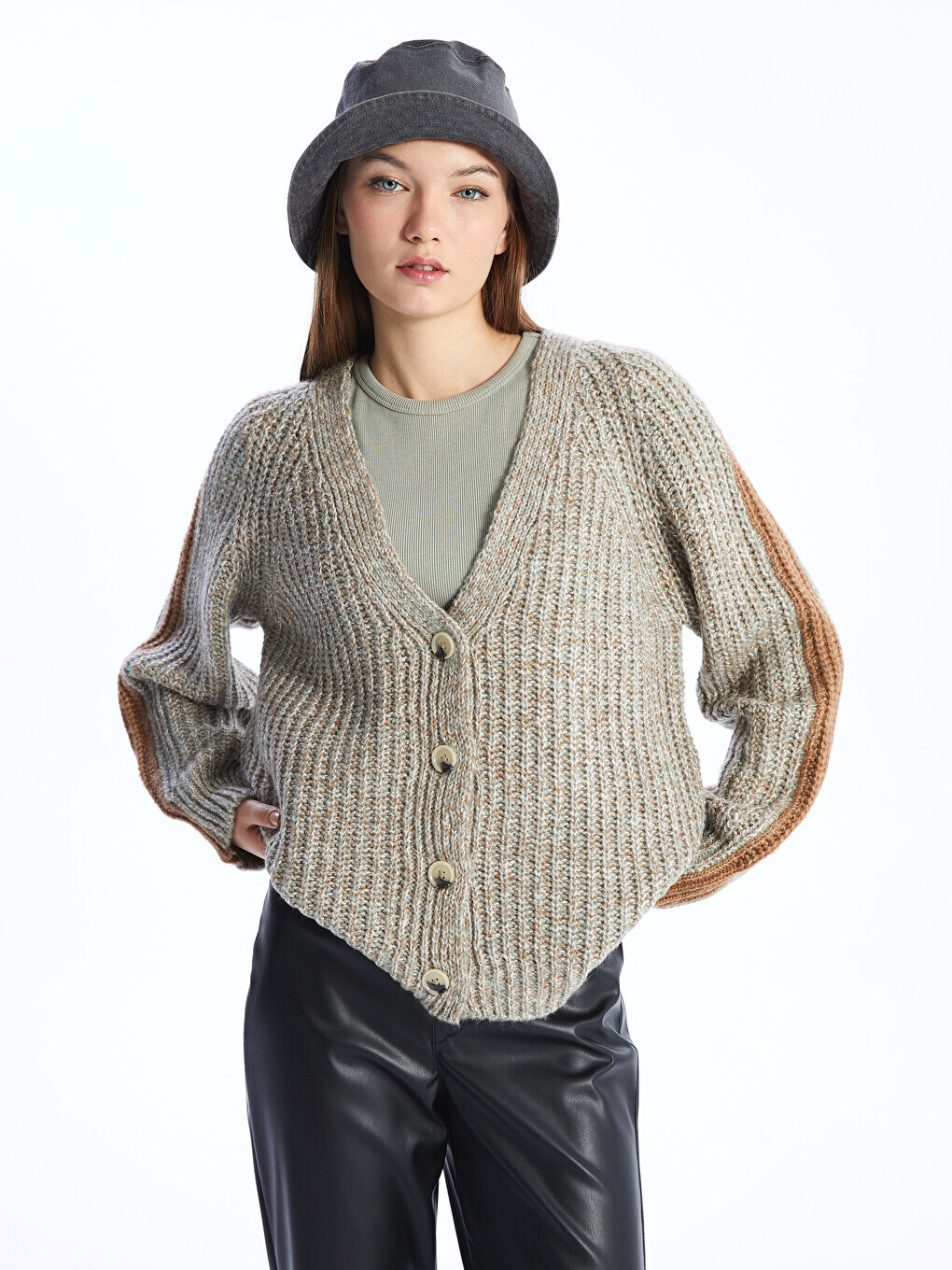 

Женский трикотажный кардиган с V-образным вырезом и узором LCW Casual