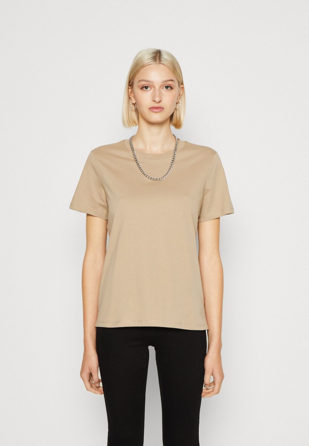 

Базовая футболка PCRIA SOLID TEE Pieces, цвет silver mink