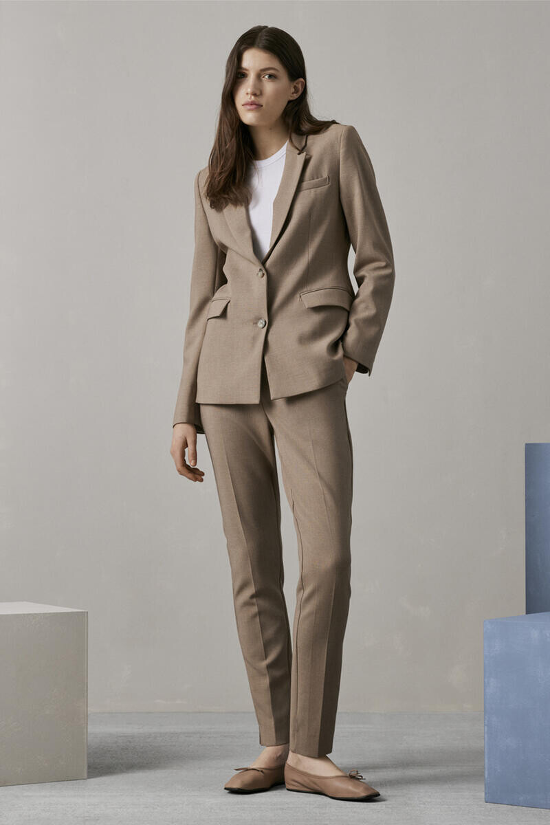 

Пиджак Regular Fit из переработанных материалов. Selected Femme, коричневый
