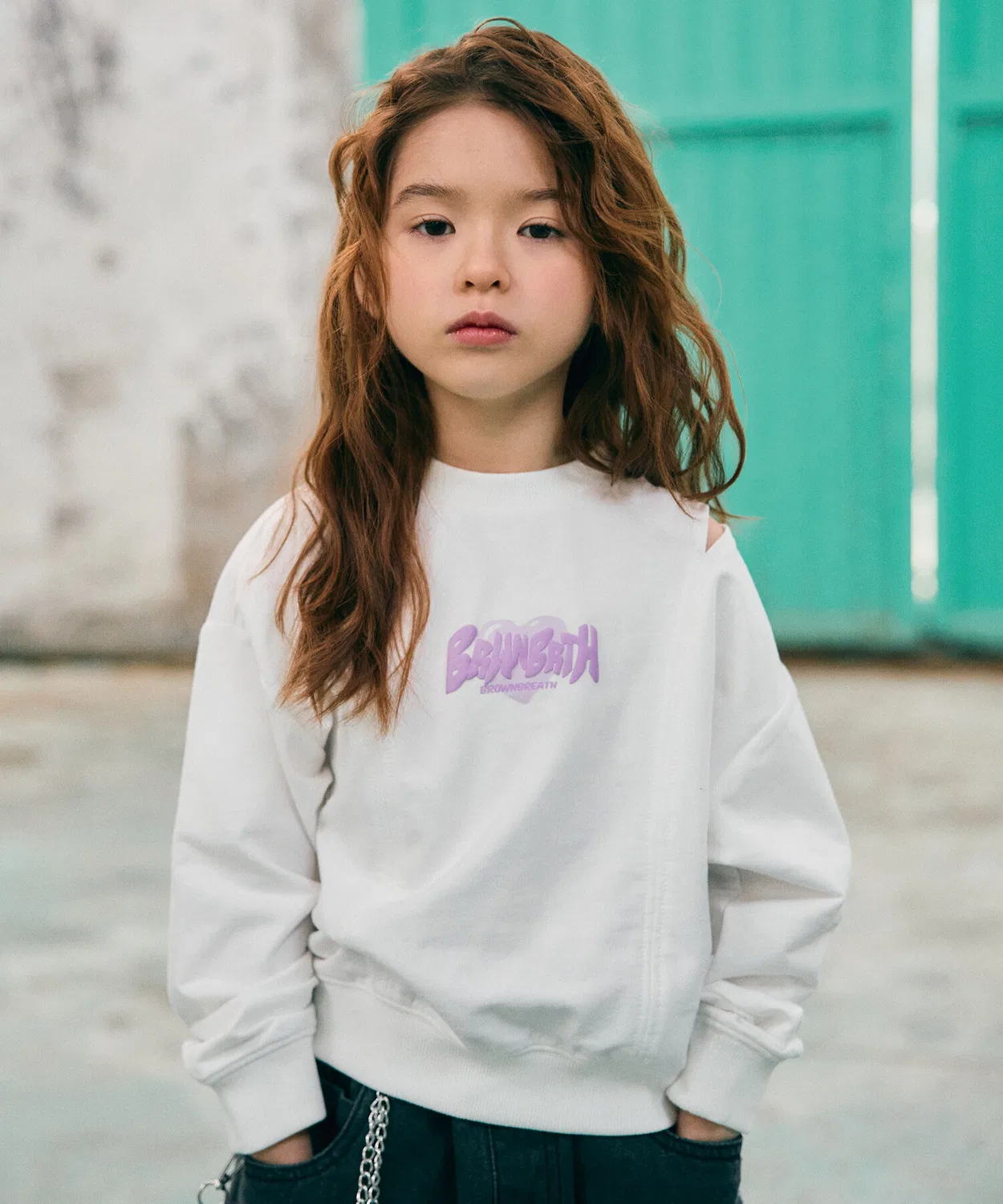 Детский свитшот с вырезом цвета айвори от Brownbreath Kids