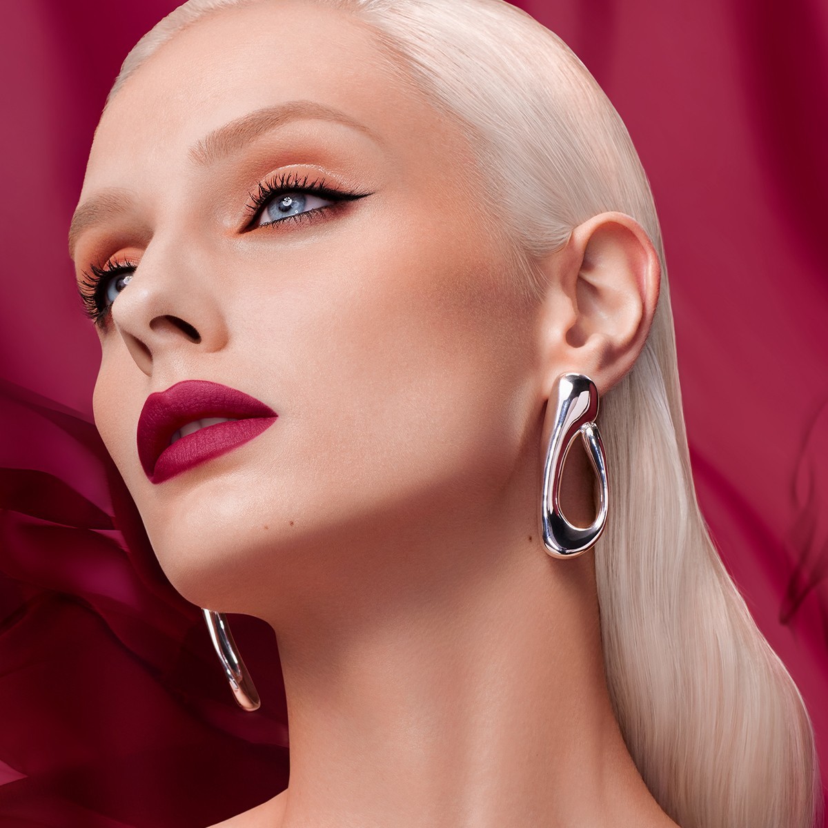 Помада для губ powder kiss velvet blur slim stick Mac, wild rebel, вес 2 гр. — фото 4
