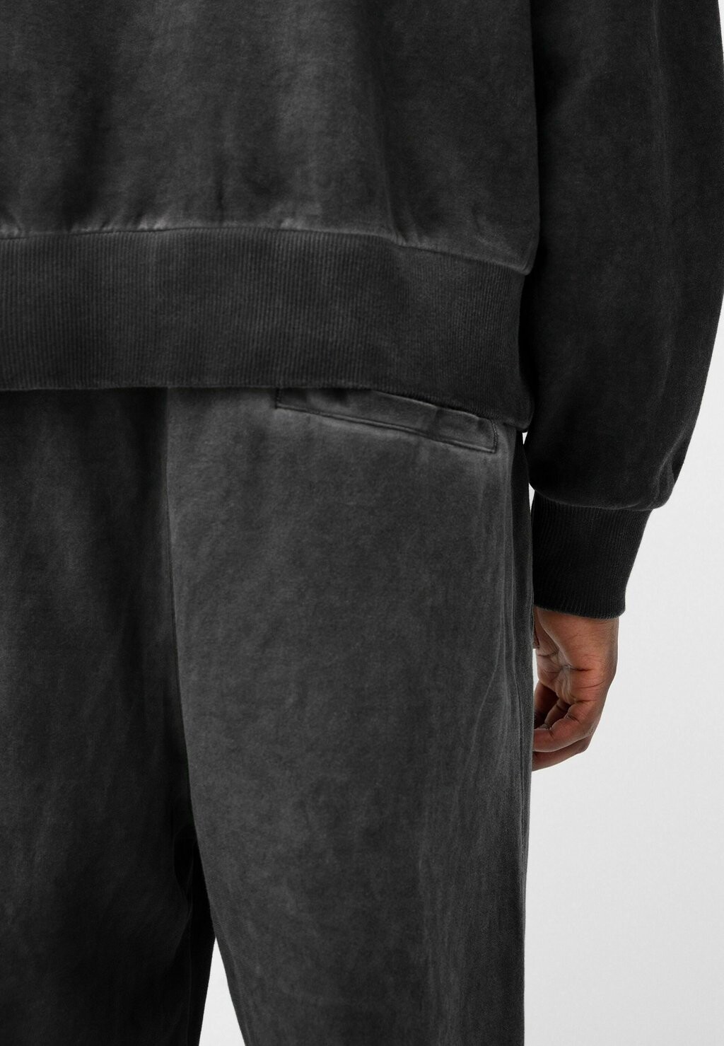 

Брюки FADED INTERLOCK Bershka, темно-серый