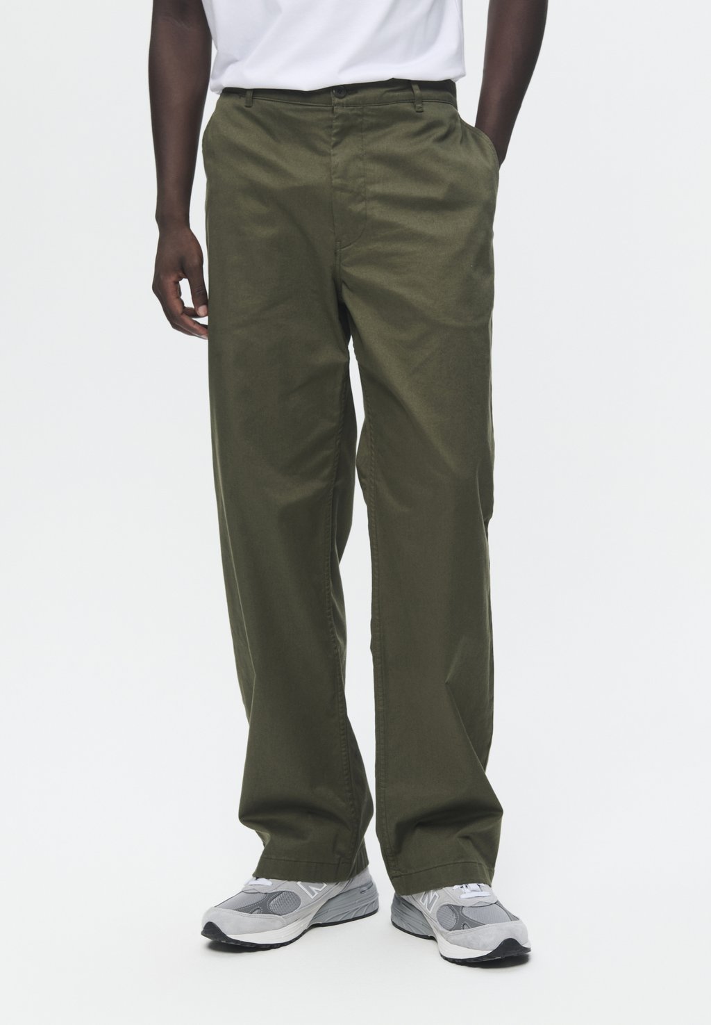 

Брюки SILAS TWILL STRAIGHT LEG LOGO BADGE CHINOS DOUBLE A BY W.W., оливковый