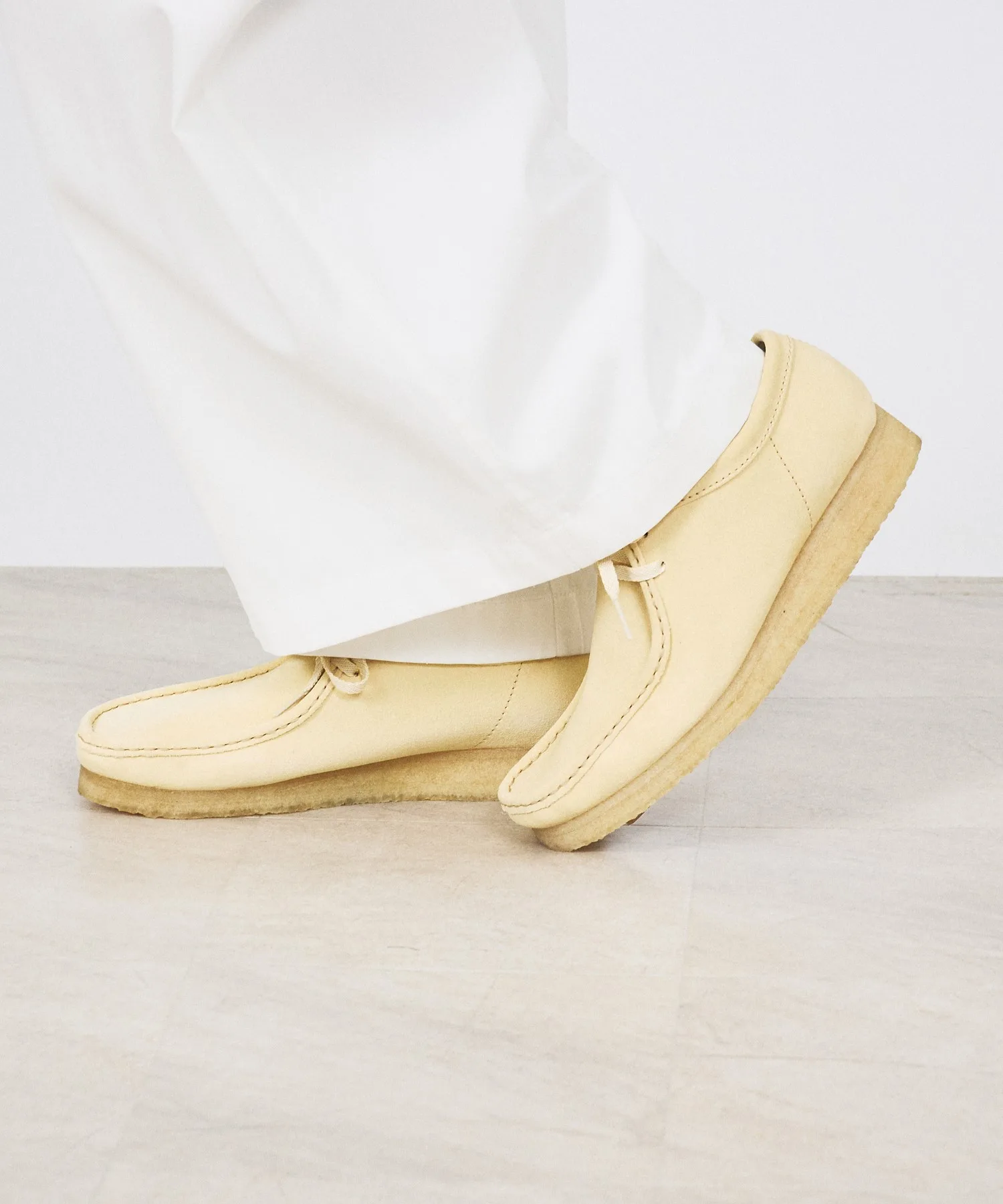 Унисекс мокасины из замши Clarks Wallabee с кремовой подошвой