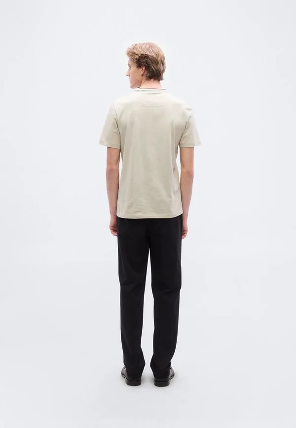 Tee 5 базовая футболка Boss, Light Beige — фото 4