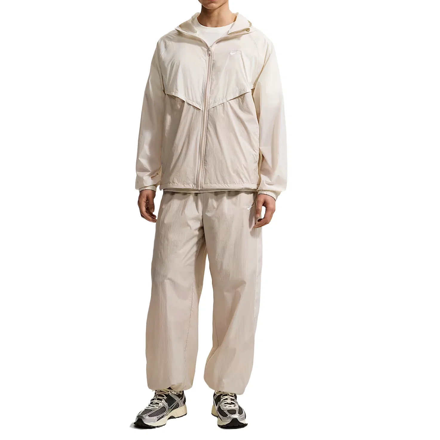 Куртка мужская Light Earth Brown/Milk White II/White с капюшоном Nike