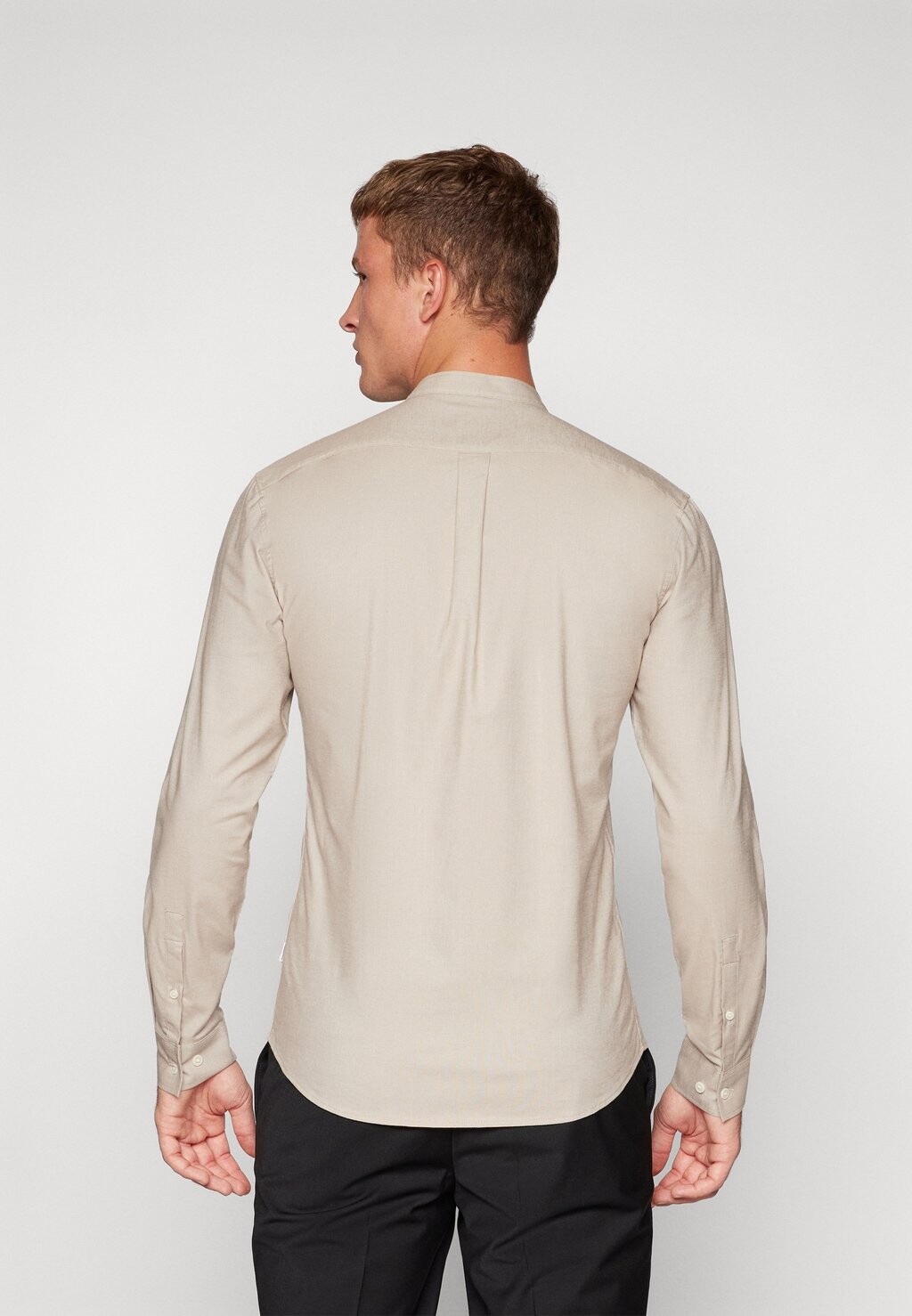 

Рубашка OXFORD MANDERIN SUPERFLEX Lindbergh, цвет Pale Sand Mix