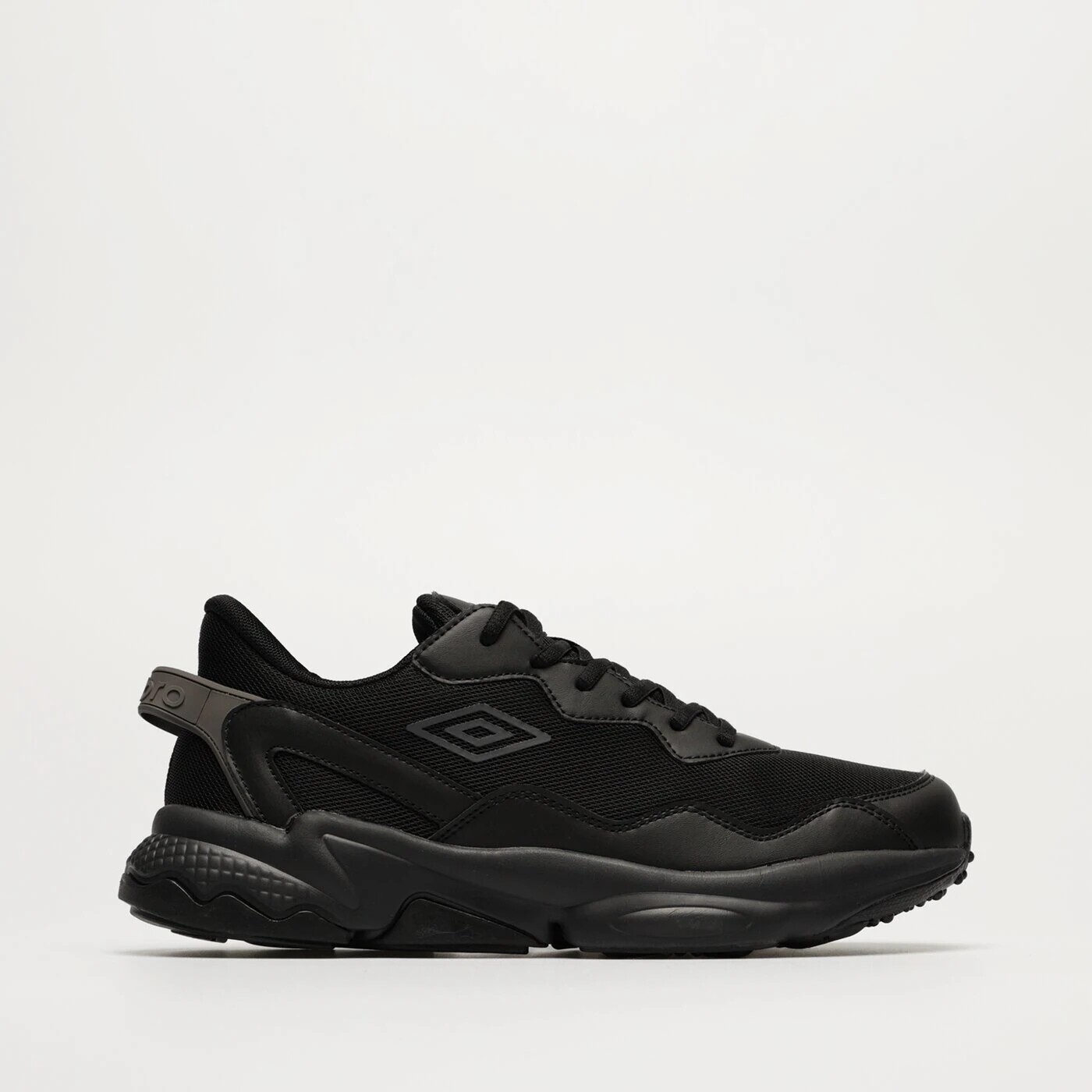 

Кроссовки Umbro Rocky, черный