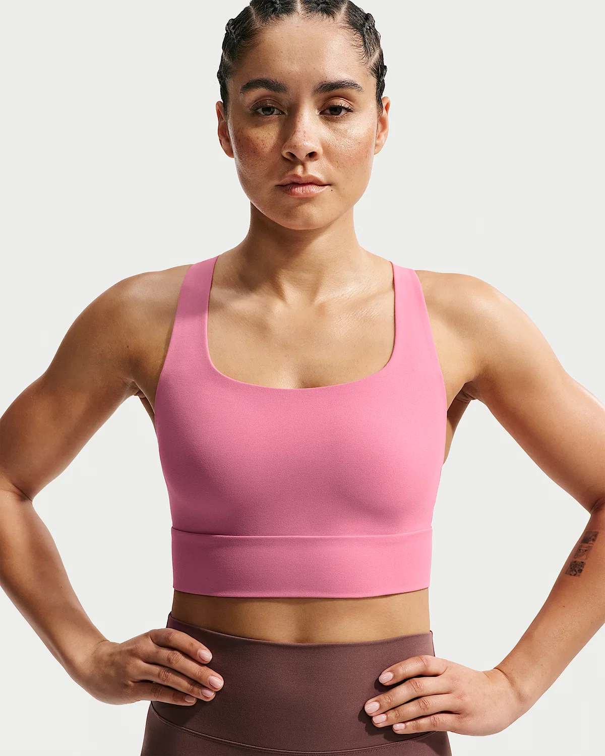 Женский спортивный бюстгальтер Nike Zenvy с легкой поддержкой и удлиненной линией, Peony/White — фото 2