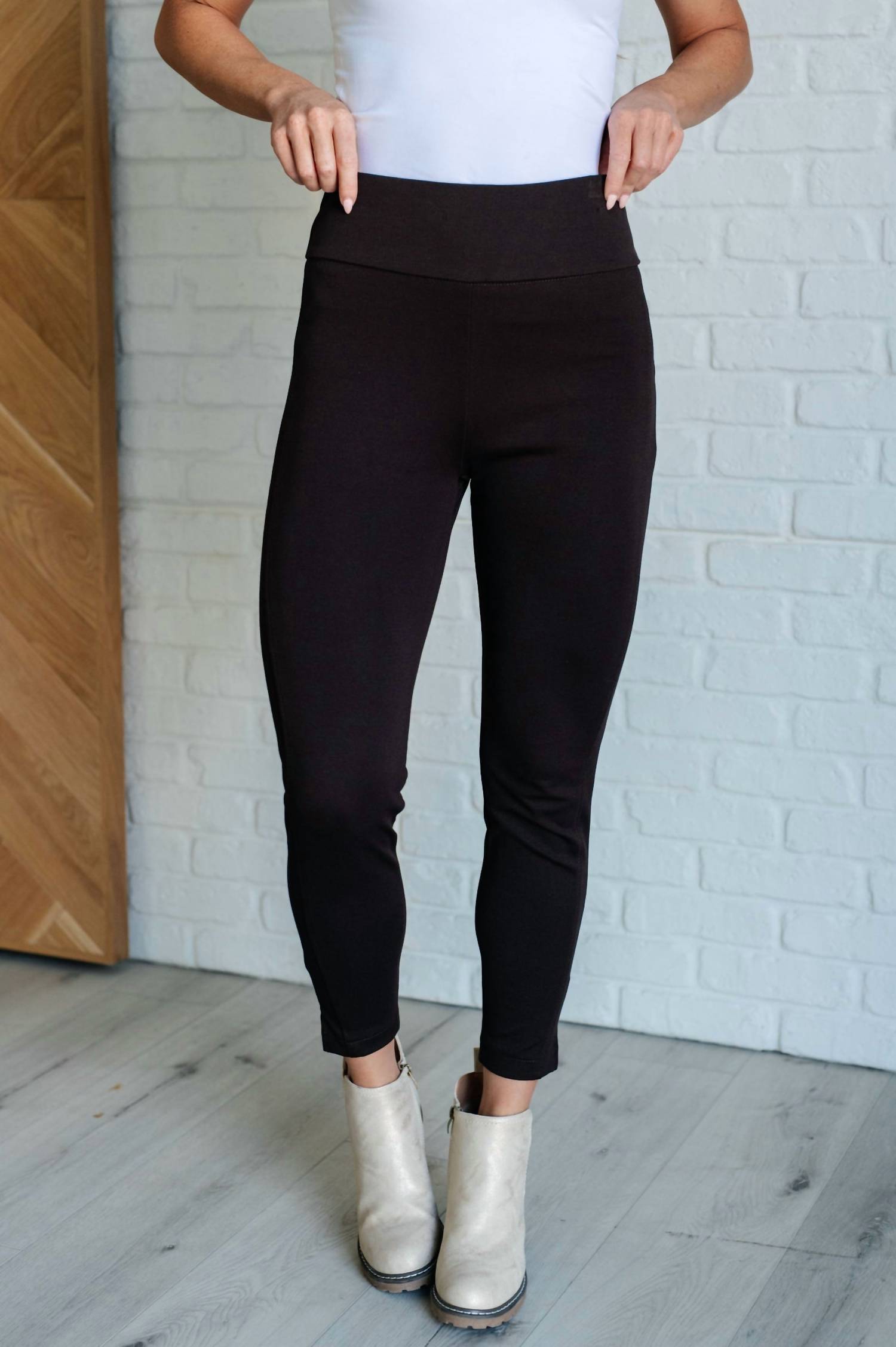

Узкие брюки Magic Ankle Crop коричневого цвета Dear Scarlett