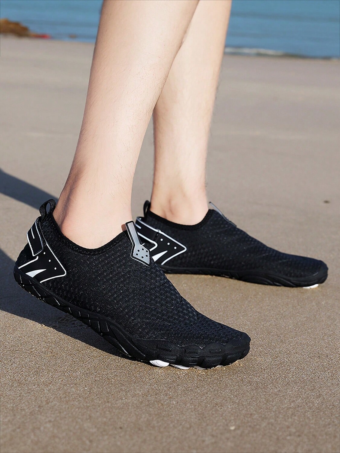 

Обувь унисекс для прогулок на открытом воздухе Быстросохнущая обувь для воды Дышащая мягкая подошва Летняя обувь с пятью пальцами Уличная пляжная обувь Легкая обувь для подводного плавания, черный