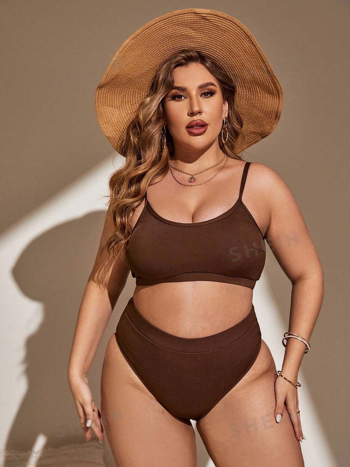 

Swim Curve Женский вязаный комплект бикини в рубчик, специальный размер, подходит для летних пляжных игр Shein, коричневый