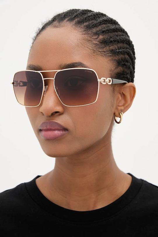 

Солнцезащитные очки Guess, золотой