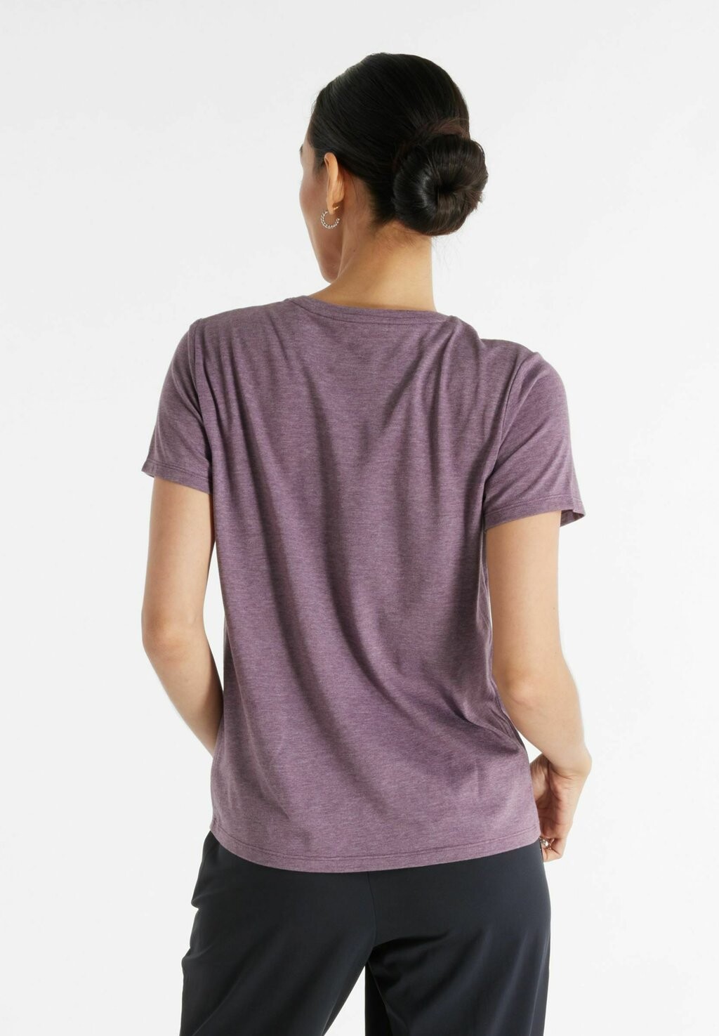 

Базовая футболка ESSENTIALS HEATHERTECH New Balance, светло-коричневый