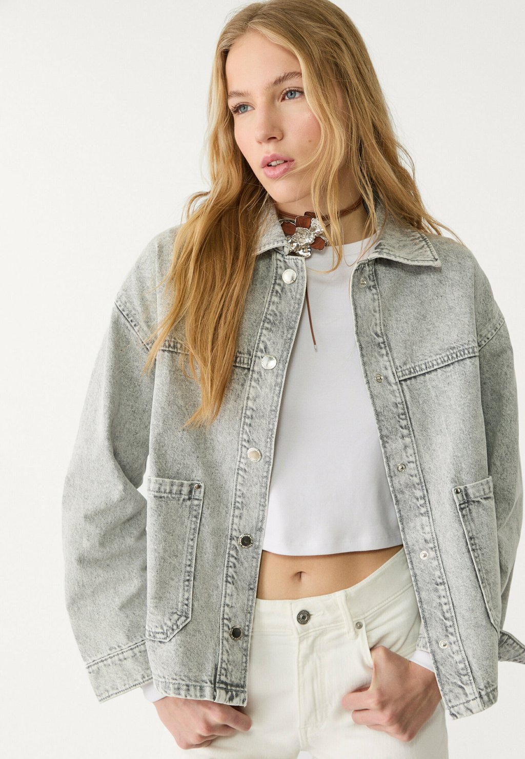 

Джинсовая куртка WITH POCKETS Stradivarius, темно-серый