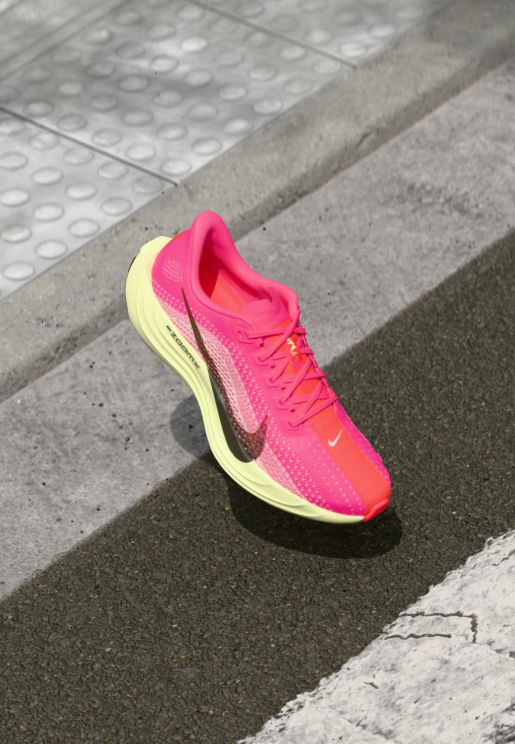 

Кроссовки для бега PEGASUS PLUS Nike Performance, кремовый