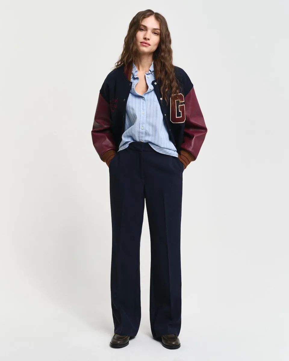 

Женские классические брюки средней посадки с расклешенными штанинами Gant, темно-синий