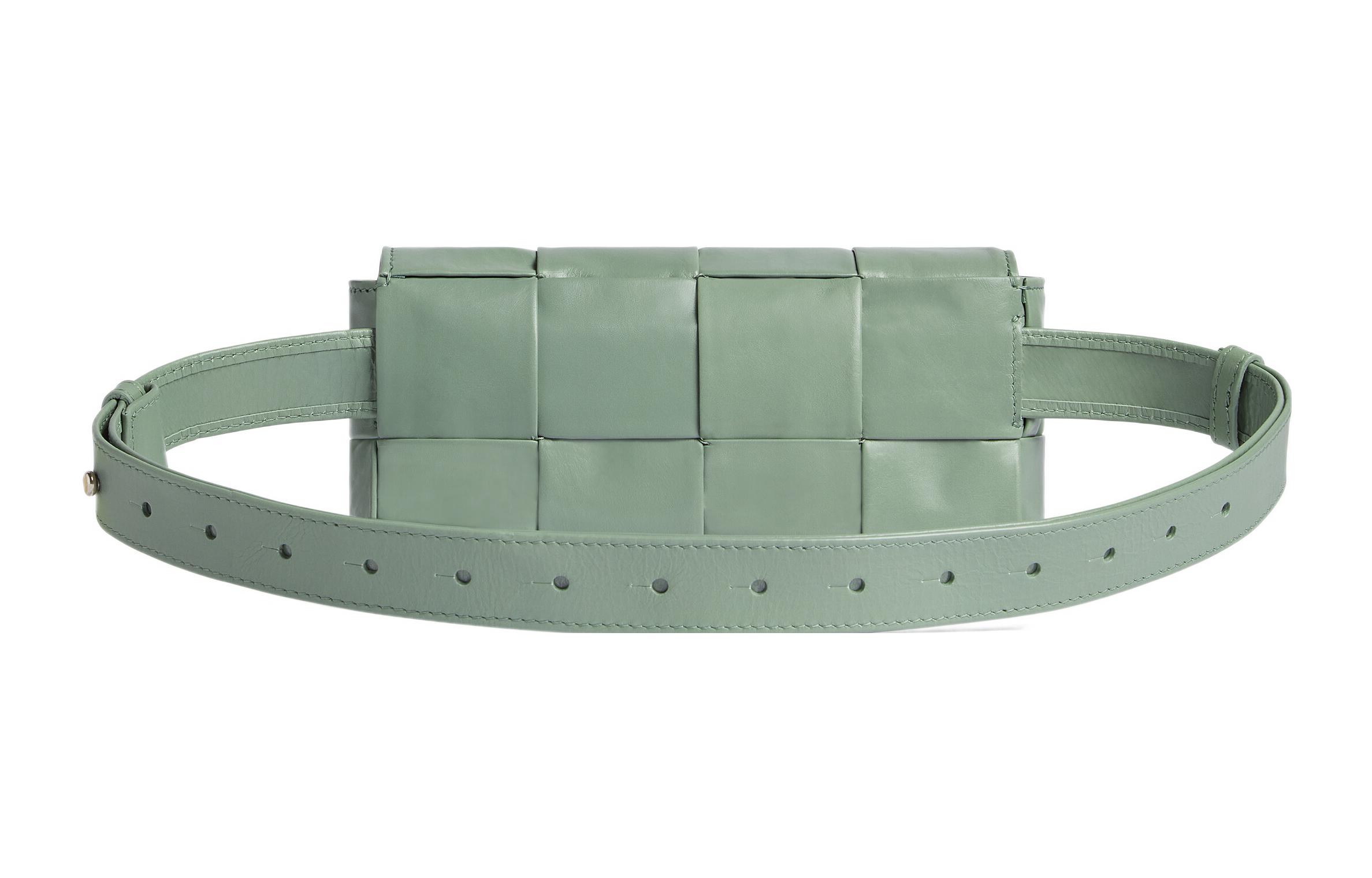 Bottega Veneta Cassette Belt Cow Leather Box Bag, поясная сумка-косметичка для фотоаппарата, мини-кроссбоди для мужчин, Sage Green — фото 4