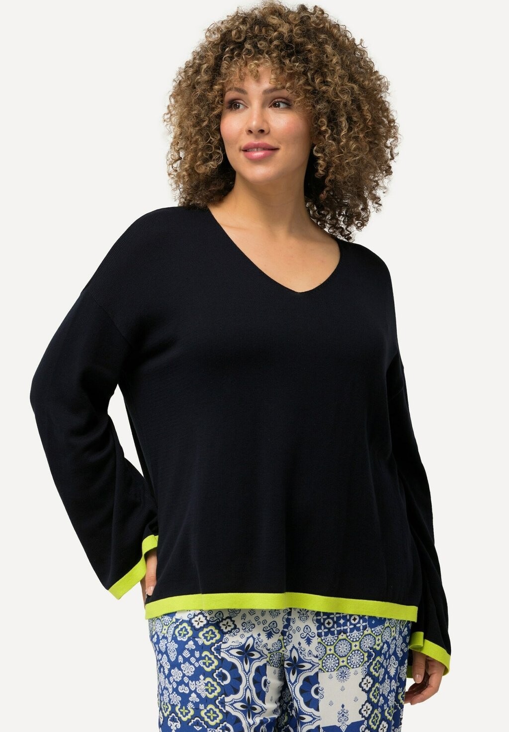 

Джемпер CONTRAST CUFF LONG SLEEVE V-NECK Ulla Popken, темно-синий