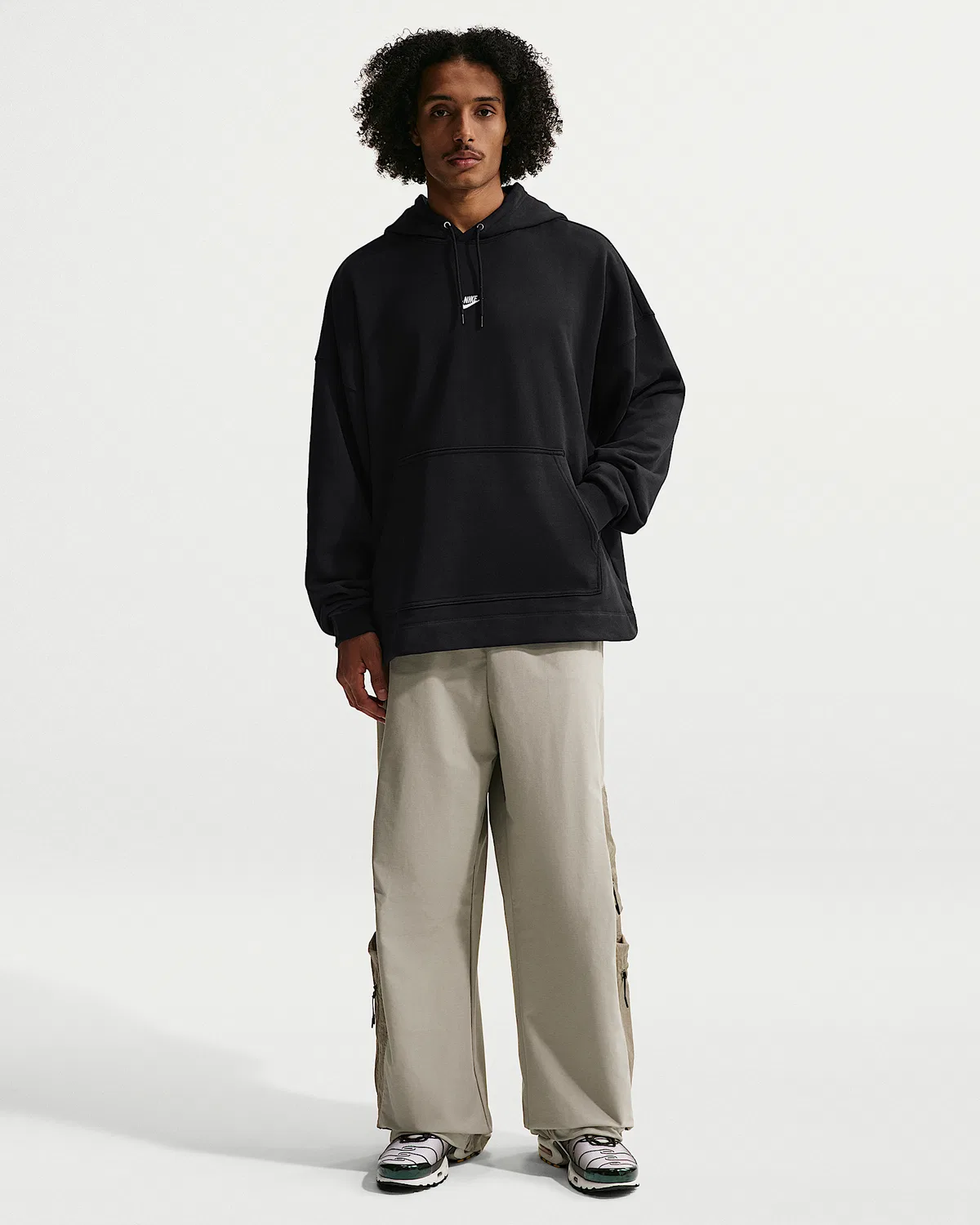 Мужской оверсайз худи из французского футера Nike Sportswear Club, Black/Black/White — фото 4