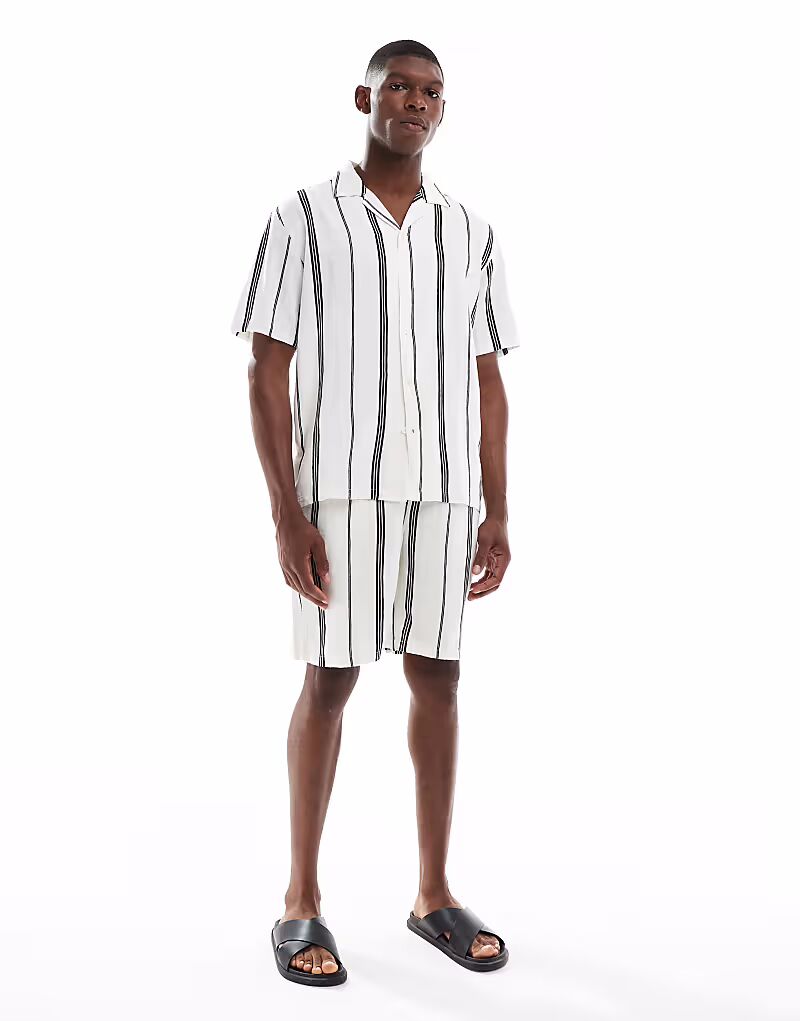 

Короткие льняные шорты в однотонную полоску Only & Sons