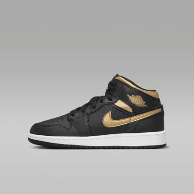 

Кроссовки Jordan Air 1 Mid, цвет Black/White/Metallic Gold