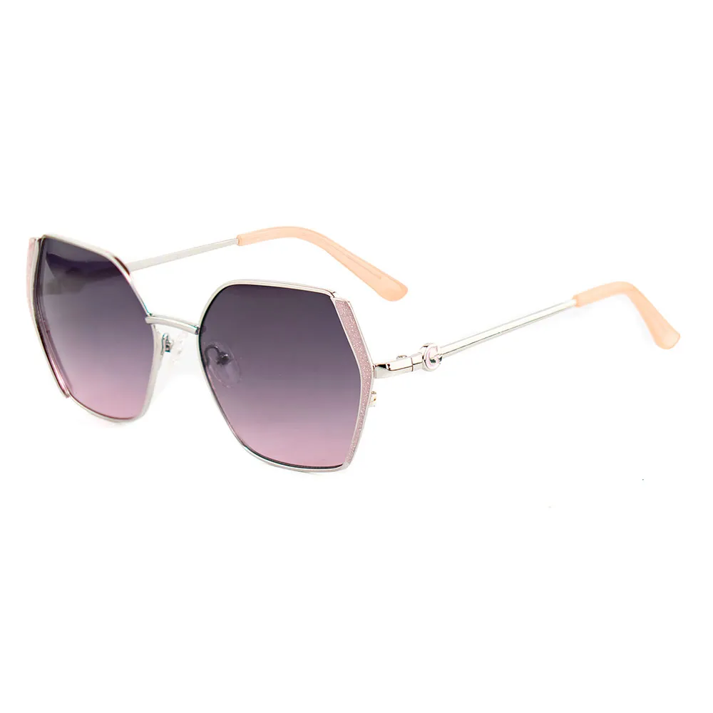 

Солнцезащитные очки Guess GO00005-5810B woman, серый