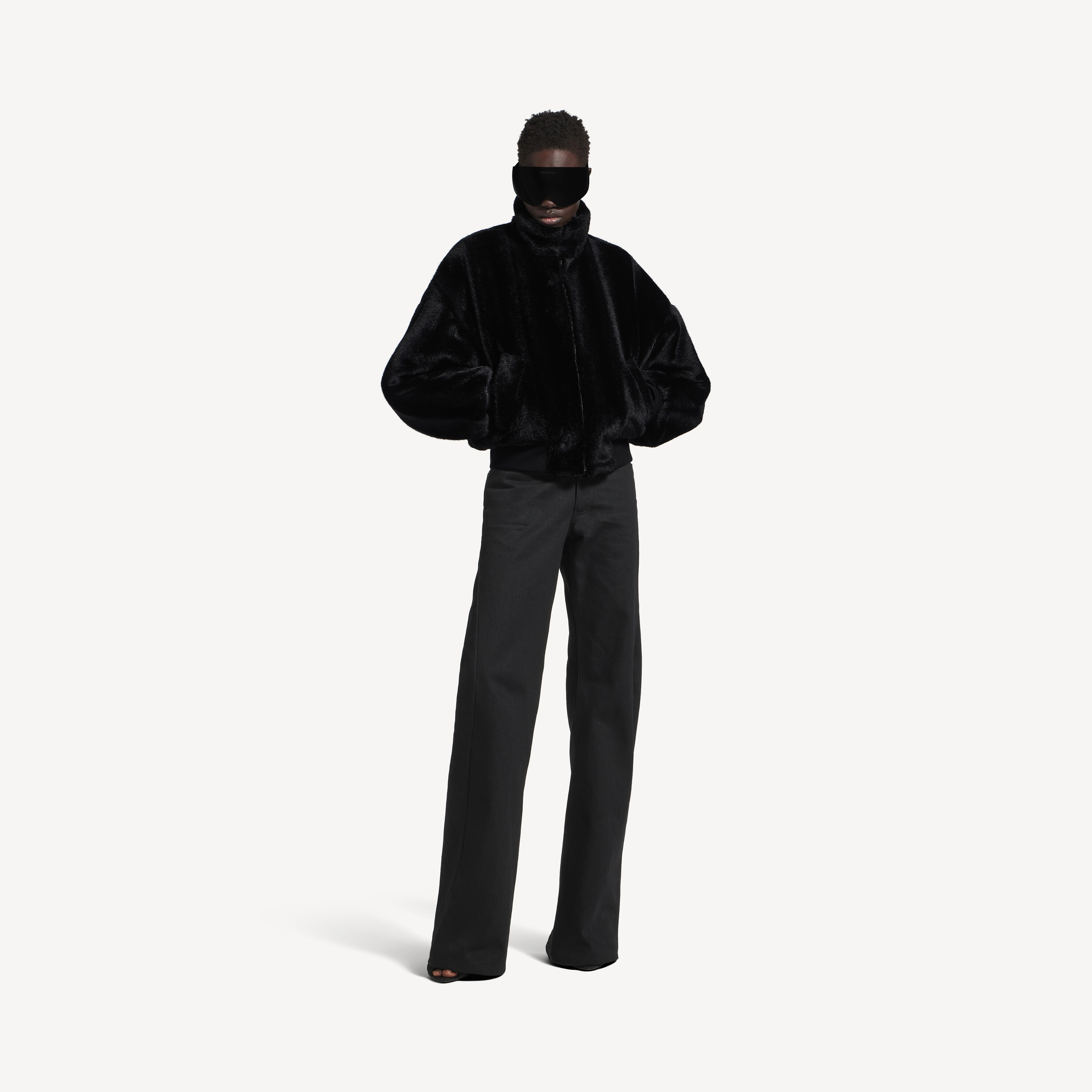 

Женская укороченная куртка черного цвета BALENCIAGA, черный