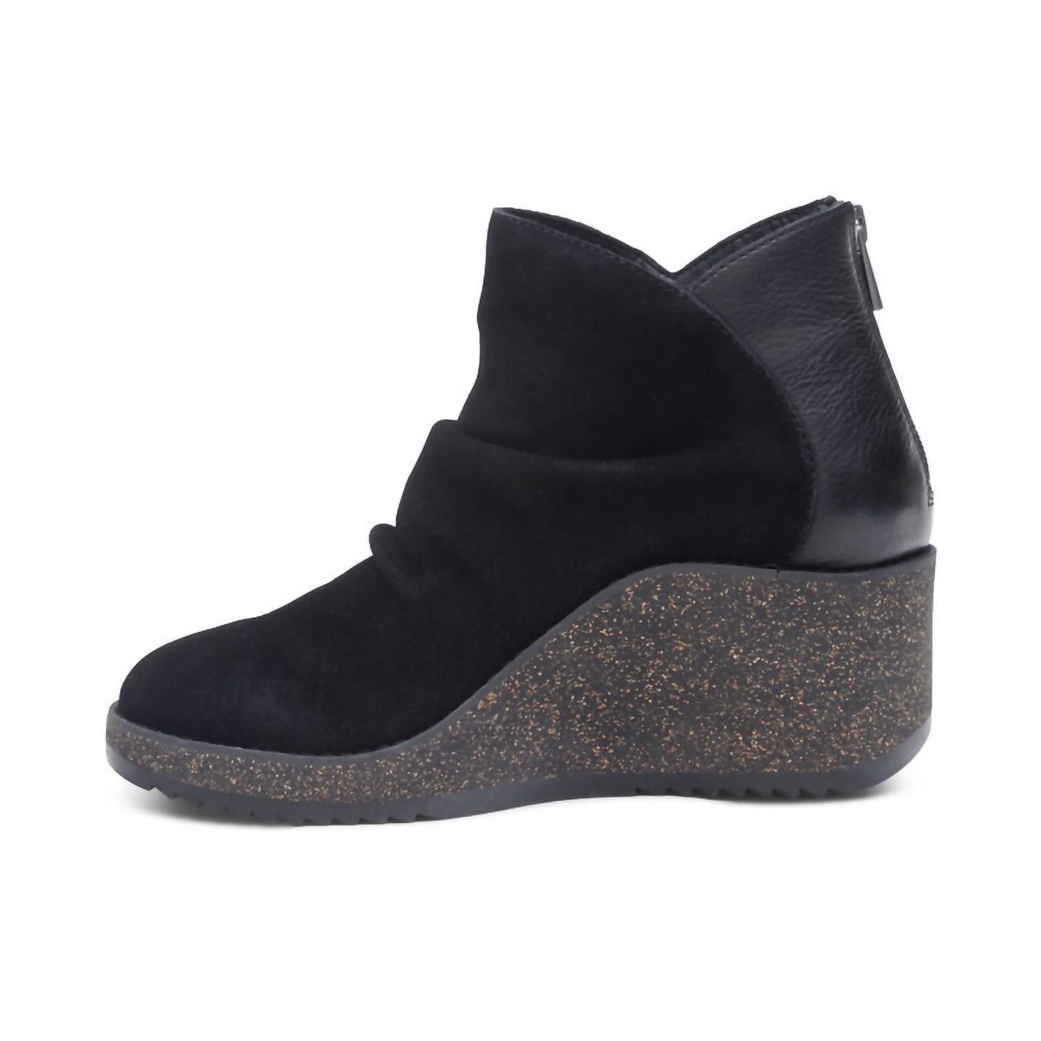 Женские ботинки Kara Ankle Wedge Boots черного цвета Aetrex — фото 4