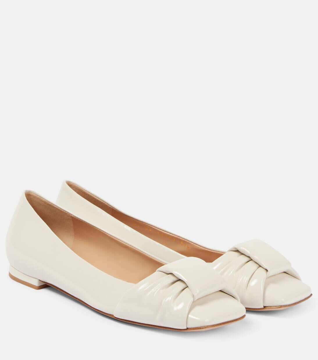 Балетки из лакированной кожи Gianvito Rossi, цвет offwhite