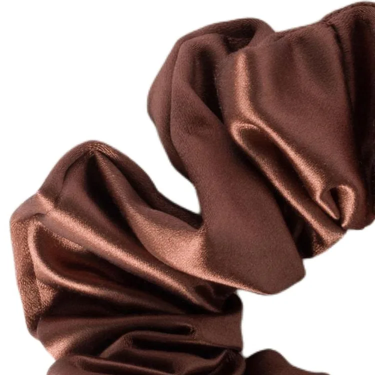 Лого-плакетка атласный скранч MIU MIU, cocoa коричневый — фото 3