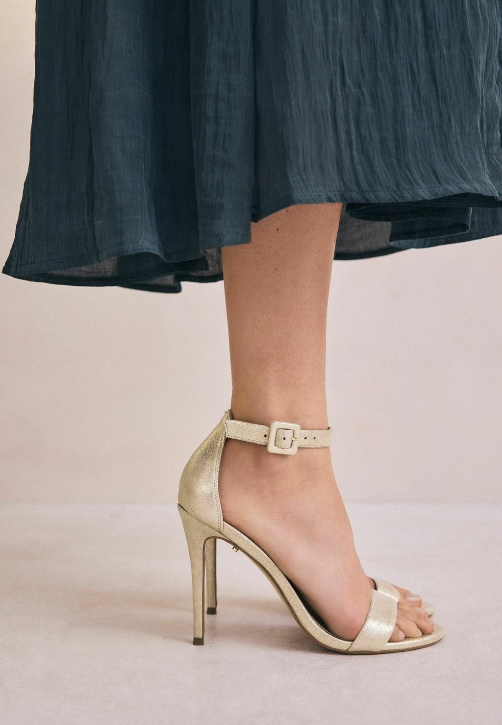 Сандалии REGULAR FIT - SIGNATURE ROUND TOE SIMPLE - High heeled sandals Next, золотой — фото 2