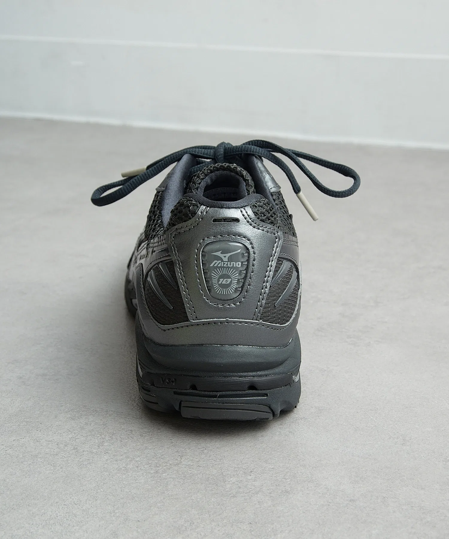 Унисекс кроссовки MIZUNO Wave Rider 10 серебряные — фото 4