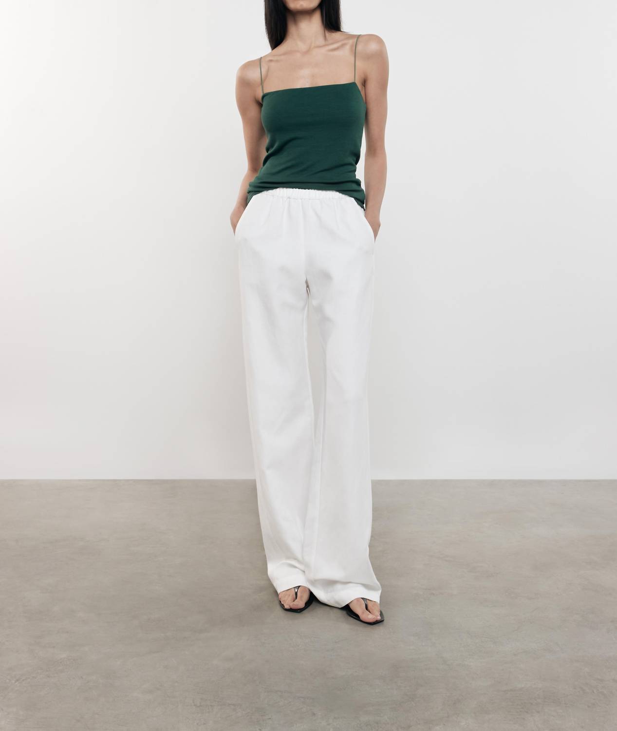 

Шелковый трикотажный топ с бретелями в цвете малахит Enza Costa, Malachite