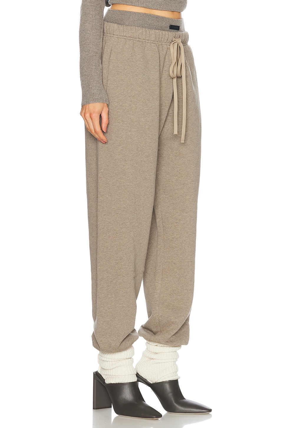 

Флисовый Джоггеры Fear of God ESSENTIALS, цвет Heather Gray
