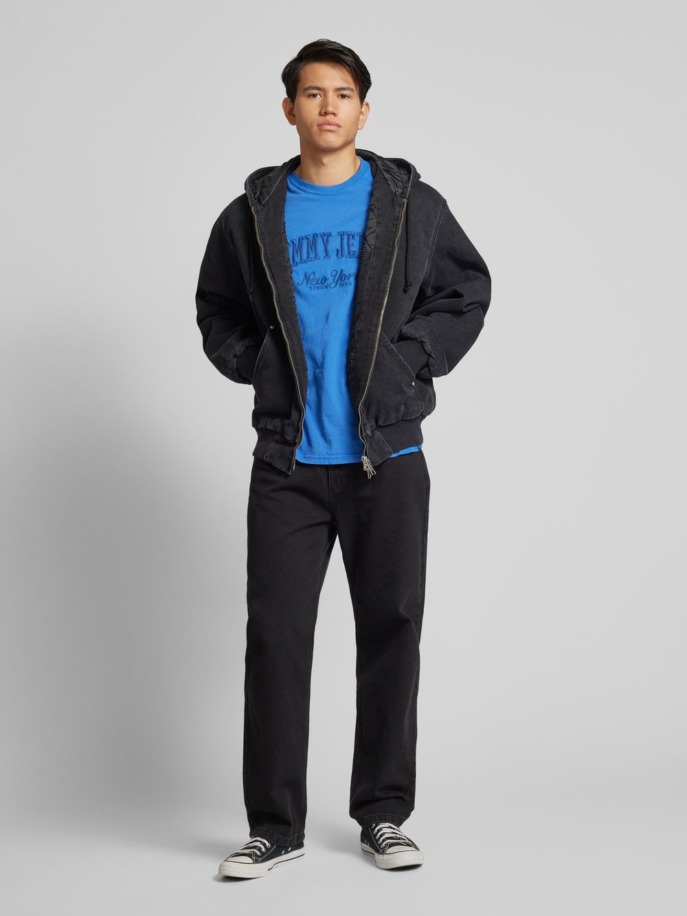 

Футболка с этикеткой Tommy Jeans