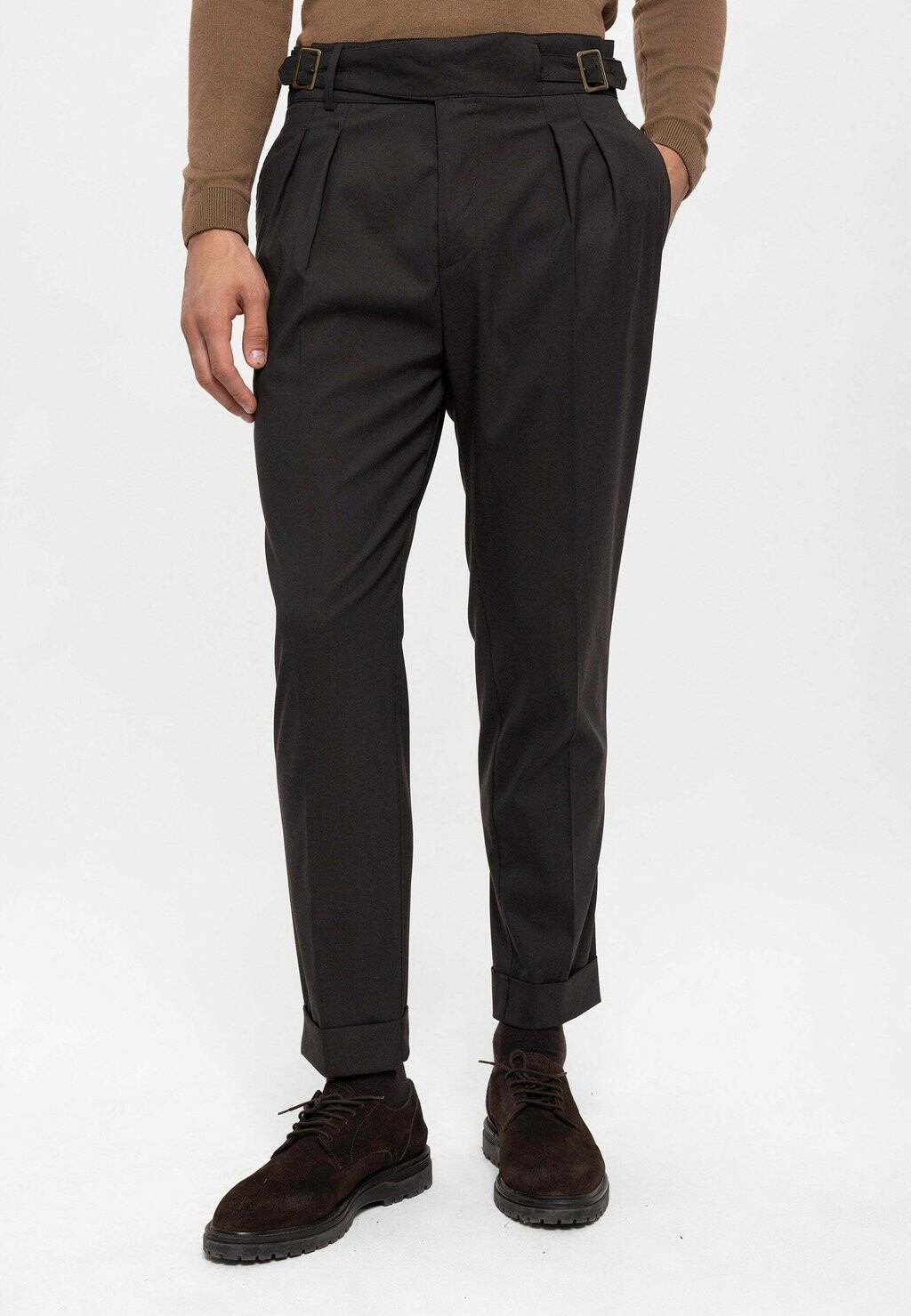 

Брюки PLEATED WITH BUCKLE BELT DETAIL Antioch, цвет brown