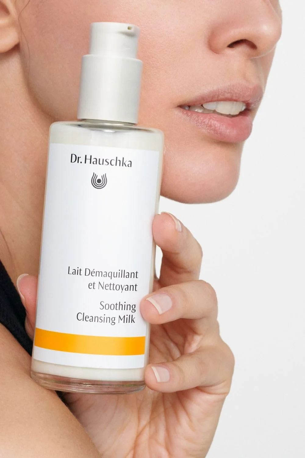 Молочко для умывания Dr. Hauschka — Очищающее молочко для успокаивающей кожи, средство для умывания и снятия макияжа с, 137 мл — фото 3