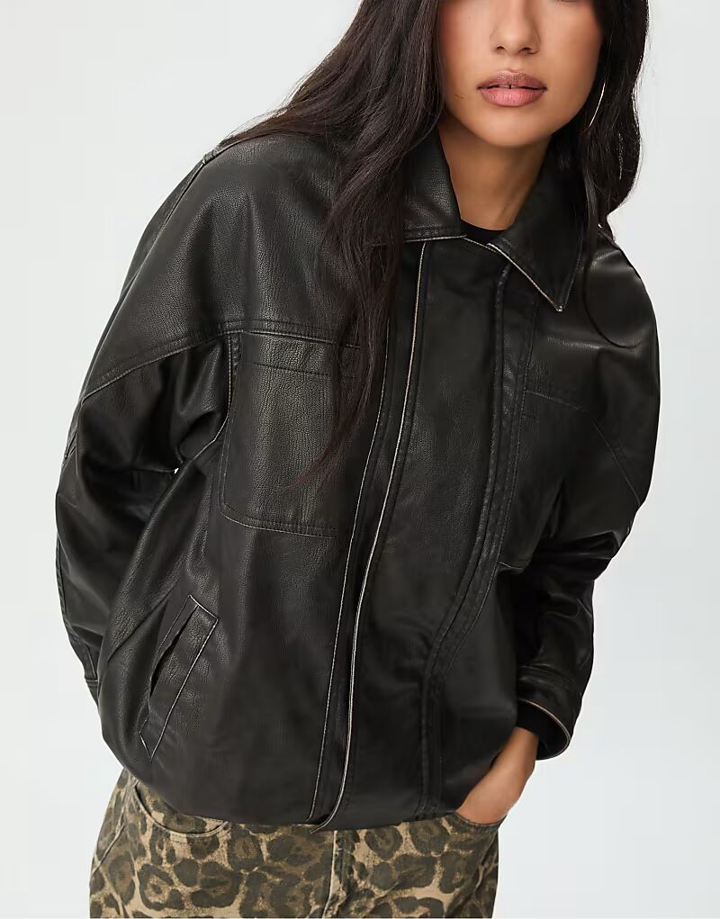 

Куртка-пуховик из искусственной кожи черного цвета Stradivarius