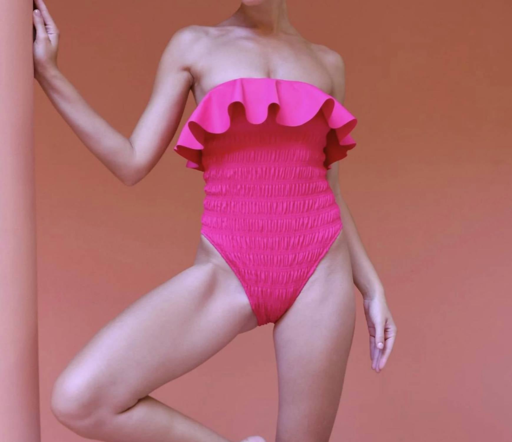

Amelia цельный женский купальник в цвете маджента Cleobella, цвет magenta