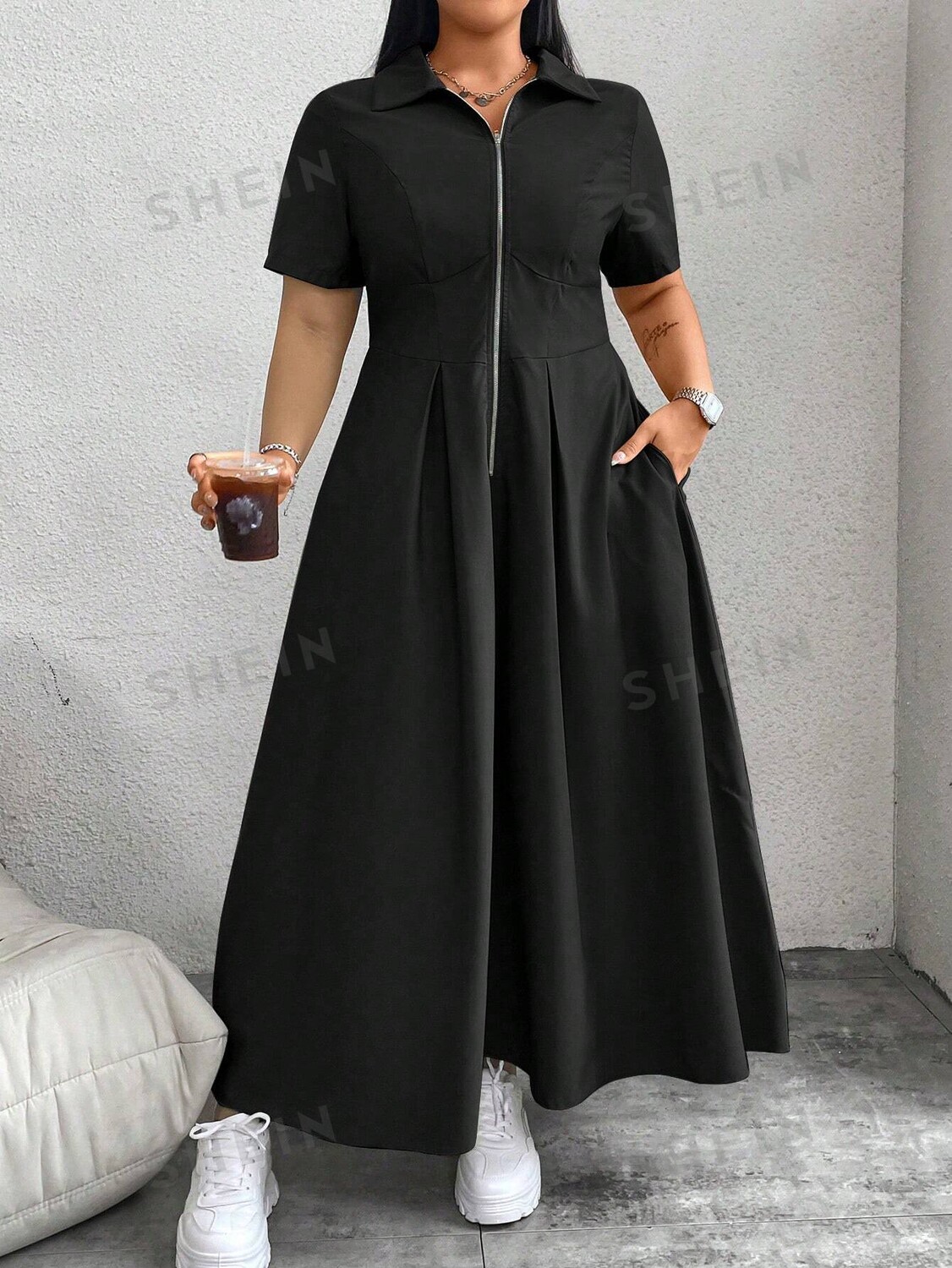 

EZwear Платье с короткими рукавами, молния спереди, Однотонное, минималистичный стиль, для женщин больших размеров. Носить в повседневной жизни Shein, черный