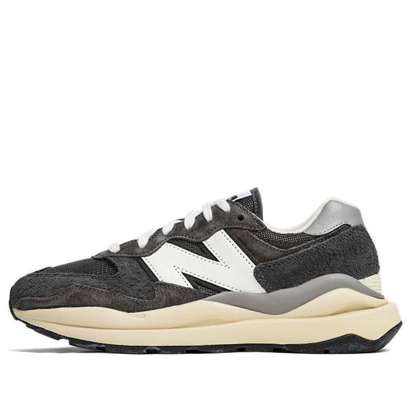 

Кроссовки 57 40 New Balance, черный