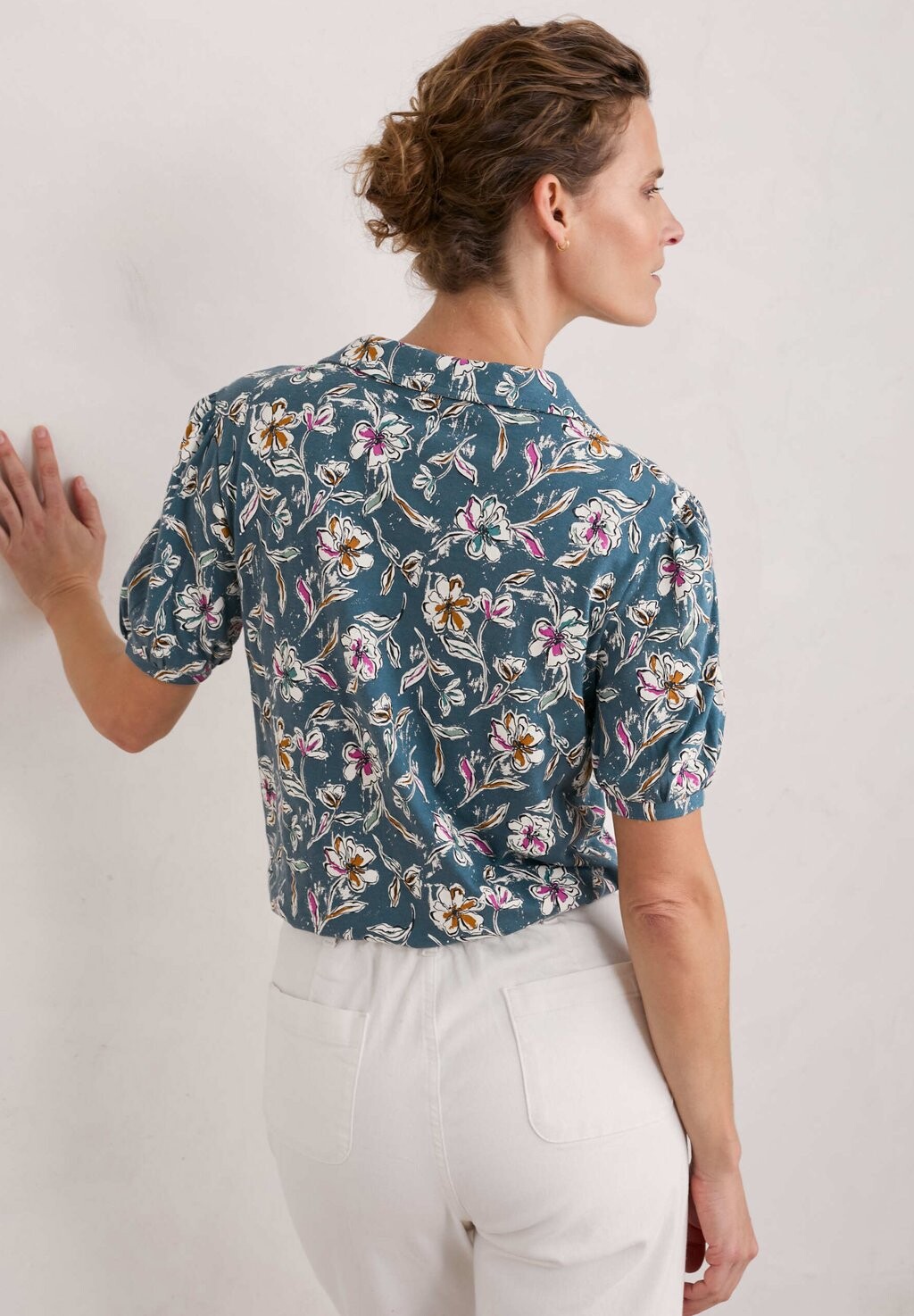 

Блузка-рубашка Short Sleeve Seasalt Cornwall, лайнворк с цветочным узором синего цвета