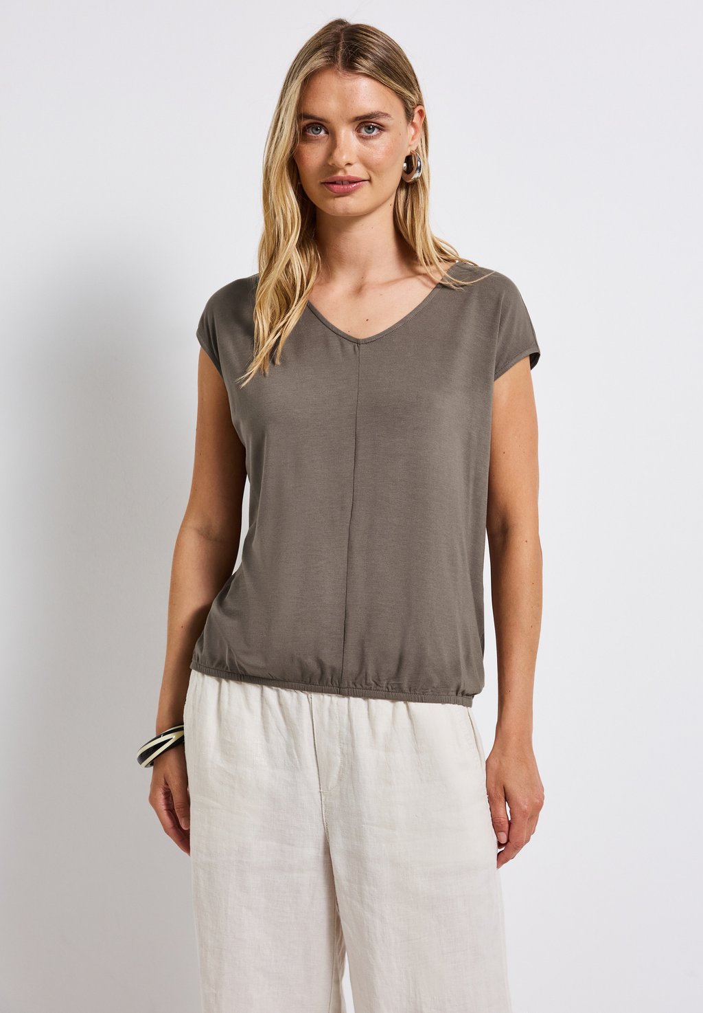 

Базовая футболка V-NECK Street One, светло-коричневый